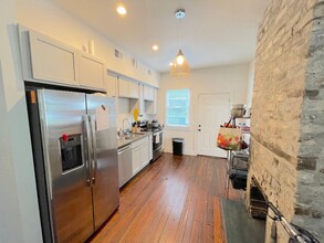 612 E Henry St, Unit Unit B in Savannah, GA - Building Photo - Building Photo