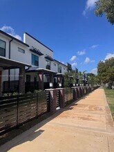 750 NW 82nd Ter in Plantation, FL - Foto de edificio - Building Photo
