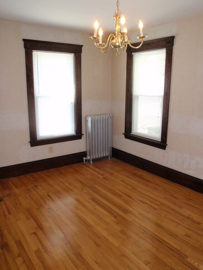 21 Waverly St in Fitchburg, MA - Foto de edificio - Building Photo