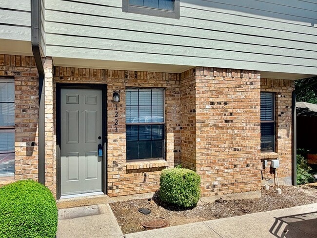 property at 1223 Dallas Dr