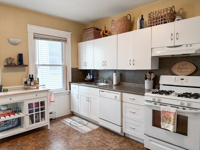 10 Hunnewell Ave in Boston, MA - Building Photo - Building Photo