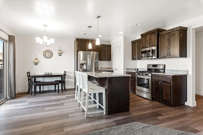 5882 S Charger Lp in Saint George, UT - Building Photo - Building Photo