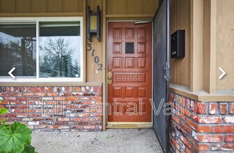 3102 W Swain Rd in Stockton, CA - Building Photo - Building Photo