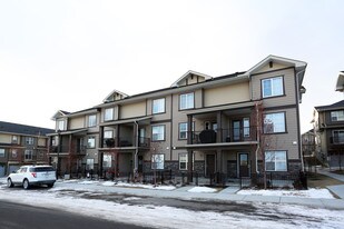 136 Evanscrest Gdns NW in Calgary, AB - Building Photo