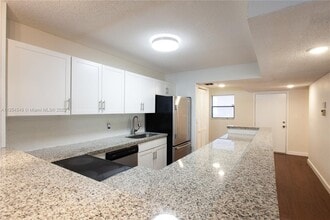 1021 Mockingbird Ln, Unit 103 in Plantation, FL - Building Photo - Building Photo