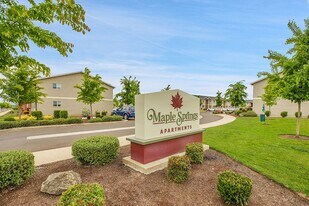 2250 W 10th Ave in Junction City, OR - Building Photo