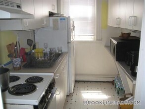 208 Winthrop Rd in Brookline, MA - Building Photo - Building Photo