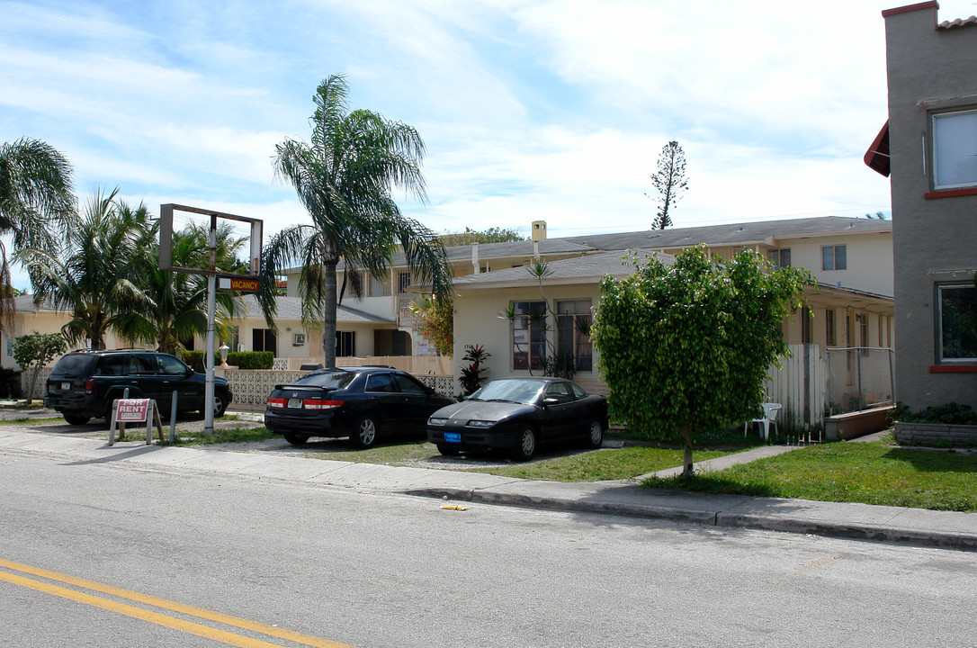 1710-1718 Fillmore St in Hollywood, FL - Building Photo