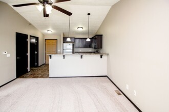 The Villas at Canyon Creek in Sioux Falls, SD - Building Photo - Building Photo