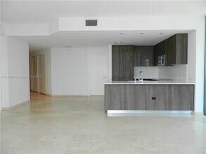68 SE 6th St, Unit 2204 in Miami, FL - Building Photo - Building Photo