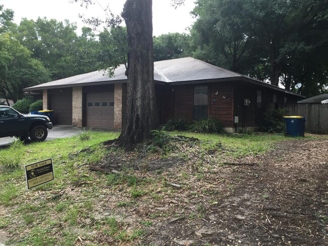 property at 7423 Colony Cove Ln