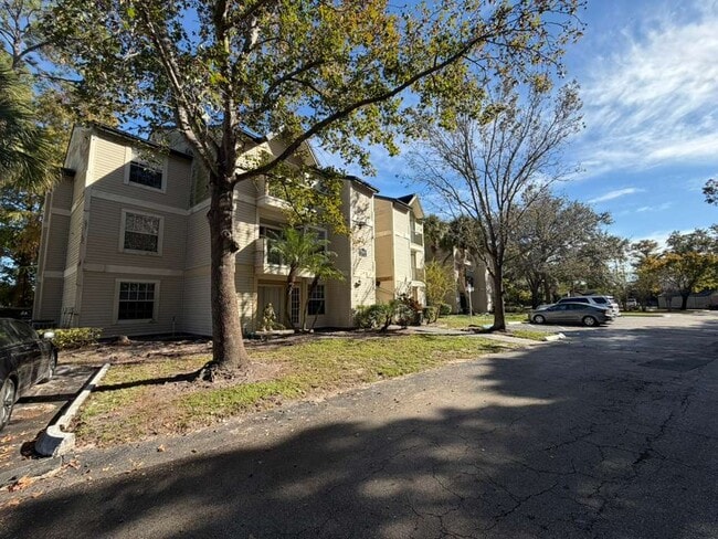 property at 1948 Lake Atriums Cir