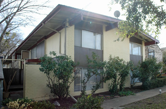 4136 Cole Ave in Dallas, TX - Foto de edificio - Building Photo