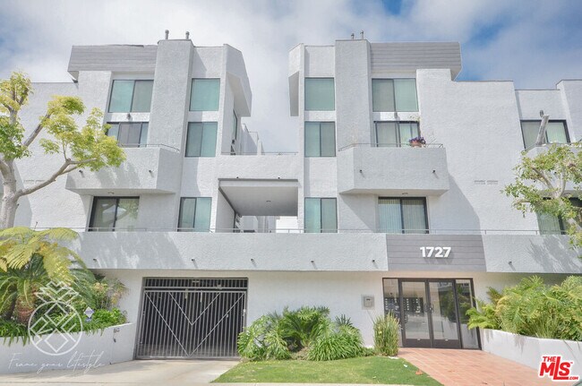 property at 1727 Glendon Ave