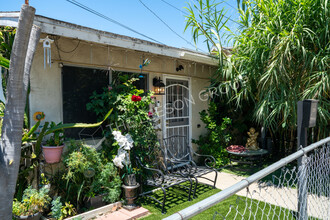 422 E Walnut St in Santa Ana, CA - Building Photo - Building Photo