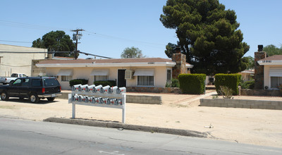 15861 Kasota Rd in Apple Valley, CA - Foto de edificio - Building Photo