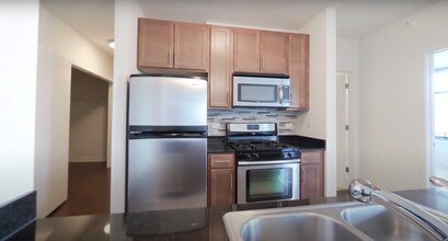 579 W Kinzie St in Chicago, IL - Foto de edificio - Building Photo