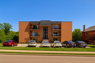 Harrison apartments in Cincinnati, OH - Foto de edificio - Building Photo