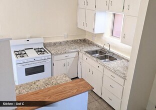 121 Fiesta St, Unit C in Santa Fe, NM - Building Photo - Building Photo