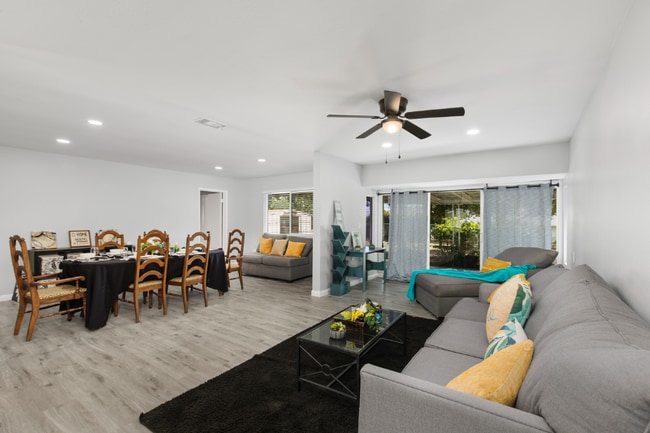 25781 Interlechen Dr in Menifee, CA - Foto de edificio - Building Photo