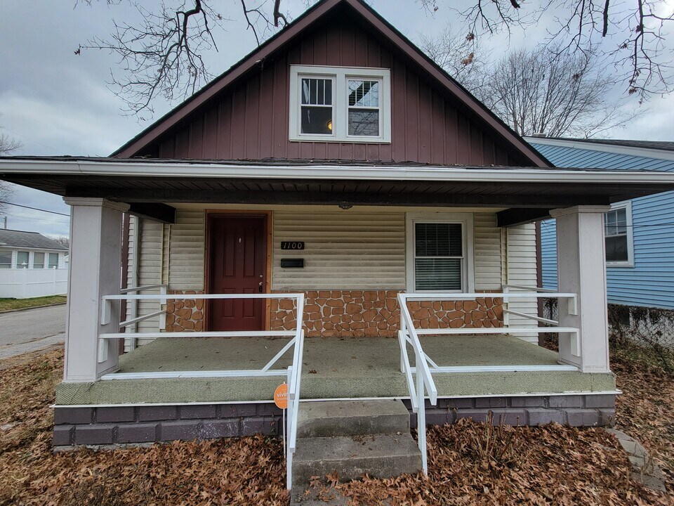 1100 W Whitney Ave in Louisville, KY - Building Photo