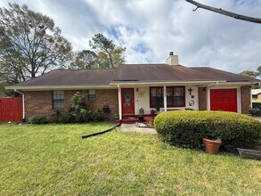 704 Olive St in Hinesville, GA - Building Photo - Building Photo