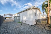 1941 N Academy Ave in Sanger, CA - Foto de edificio - Building Photo