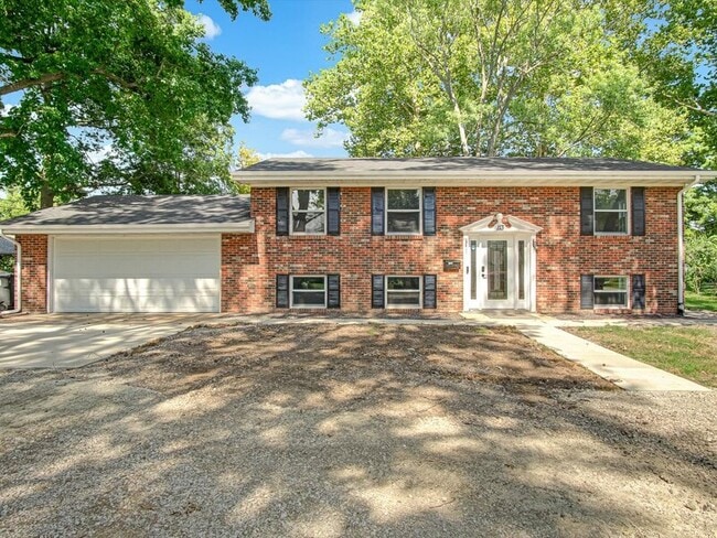 property at 113 W Poplar St