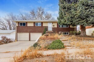 2208 Warwick Ln in Colorado Springs, CO - Building Photo