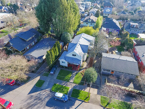 1414 SE Lambert St in Portland, OR - Building Photo - Building Photo