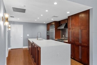 1120 E Kennedy Blvd, Unit 1221 in Tampa, FL - Building Photo - Building Photo