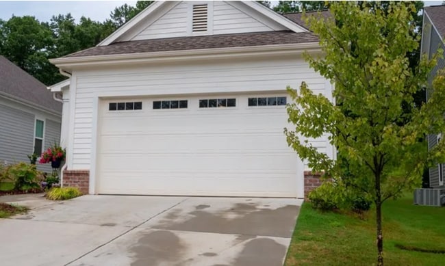 property at 425 Live Oak Dr