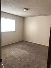 1711 E Paradise Ave in Visalia, CA - Building Photo - Building Photo