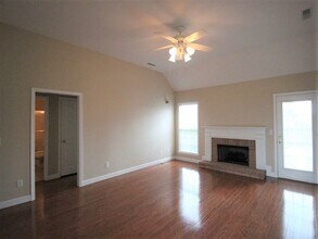 1034 Persimmon Dr in Spring Hill, TN - Building Photo - Building Photo