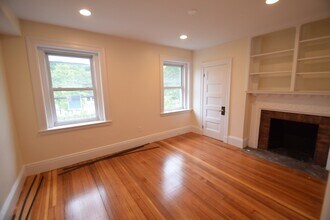 1614 Beacon St, Unit 2 in Brookline, MA - Building Photo - Building Photo