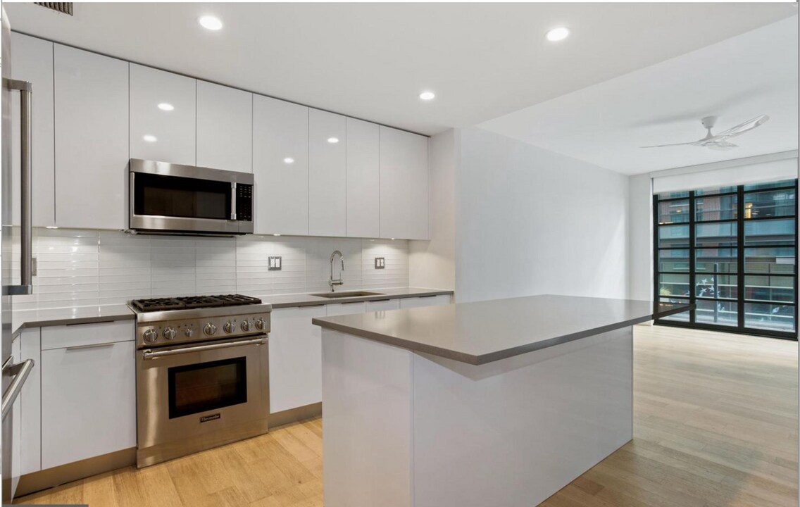 45 Sutton Square SW in Washington, DC - Foto de edificio