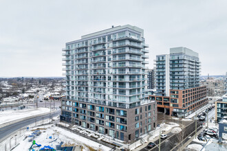 The Davis Residences in Newmarket, ON - Building Photo - Building Photo