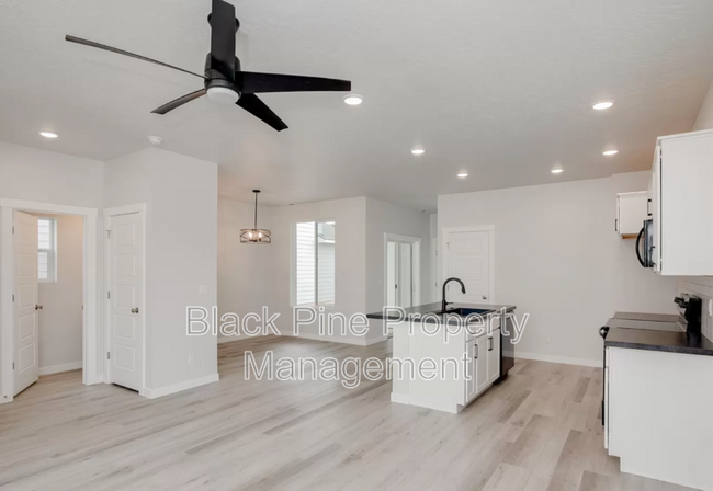 5074 W Milano St in Meridian, ID - Foto de edificio - Building Photo