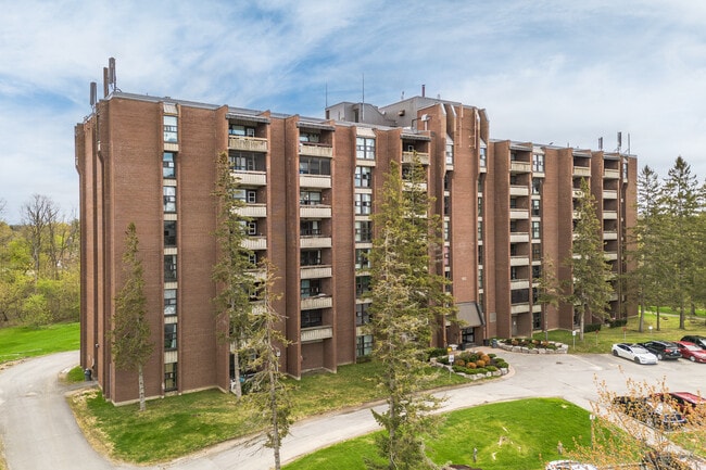Willowbrook Apartments in Ottawa, ON - Building Photo - Building Photo