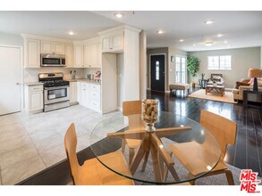 705 N Dillon St in Los Angeles, CA - Building Photo - Building Photo