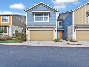 516 E Slaughter Ln in Austin, TX - Building Photo - Building Photo
