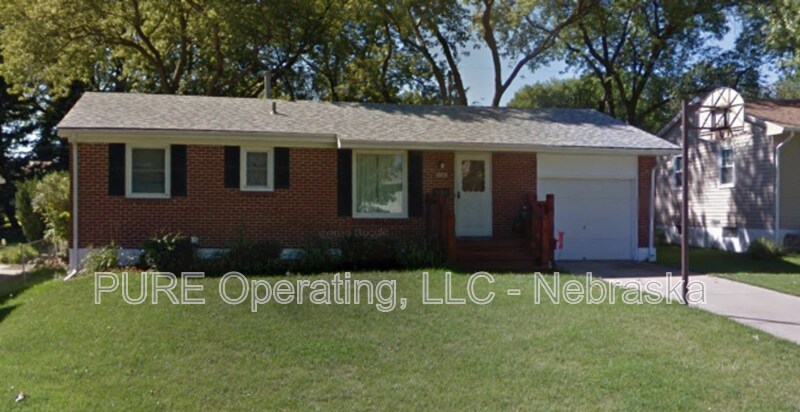 12735 B St in Omaha, NE - Building Photo