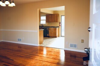 13 Carpathia St in Piscataway, NJ - Building Photo - Building Photo