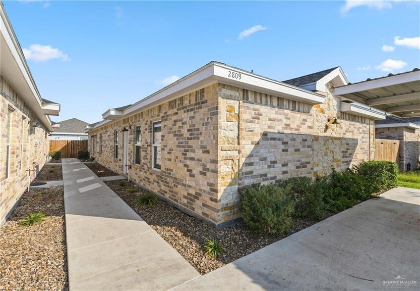 2809 E Israel Ave in Alton, TX - Building Photo