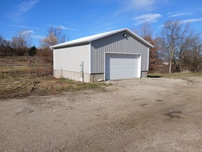 19221 Old US Hwy 75 in Holton, KS - Building Photo - Building Photo