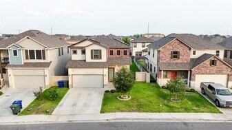 8723 Shiloh Rock Dr in Laredo, TX - Building Photo