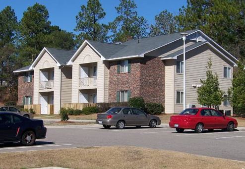 Golfview Apartments in Hope Mills, NC - Building Photo - Building Photo