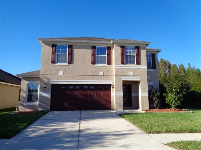 31437 Heatherstone Dr in Wesley Chapel, FL - Foto de edificio