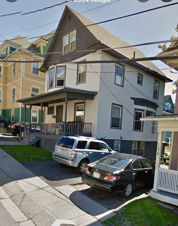 127 Catherine St, Unit 1 in Ithaca, NY - Foto de edificio