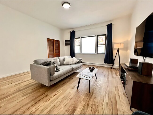 258 Devoe St, Unit 1F in Brooklyn, NY - Building Photo - Building Photo